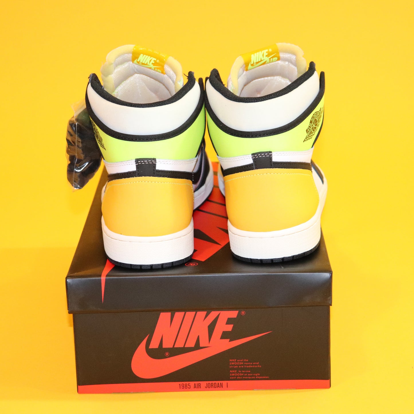 Air Jordan 1 Retro "VOLT GOLD"